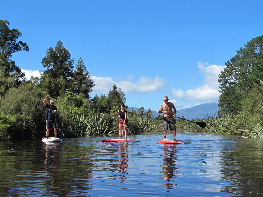 Bazil'S Backpackers Bbh Hostel & Surf School Уестпорт Екстериор снимка