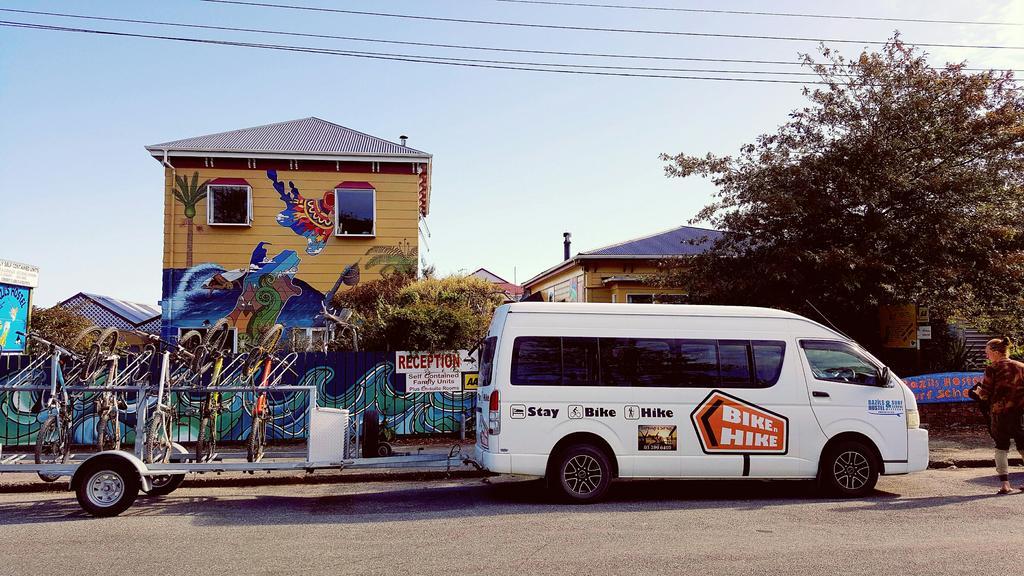Bazil'S Backpackers Bbh Hostel & Surf School Уестпорт Екстериор снимка