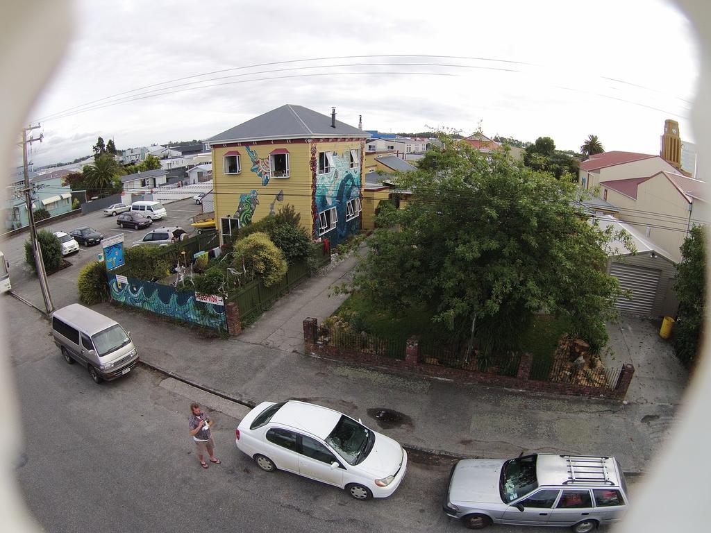 Bazil'S Backpackers Bbh Hostel & Surf School Уестпорт Екстериор снимка