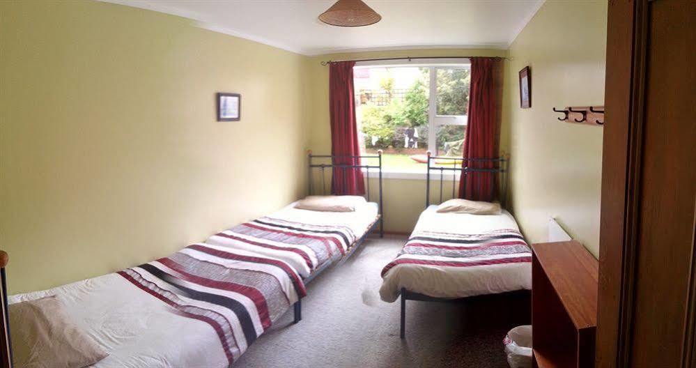 Bazil'S Backpackers Bbh Hostel & Surf School Уестпорт Екстериор снимка